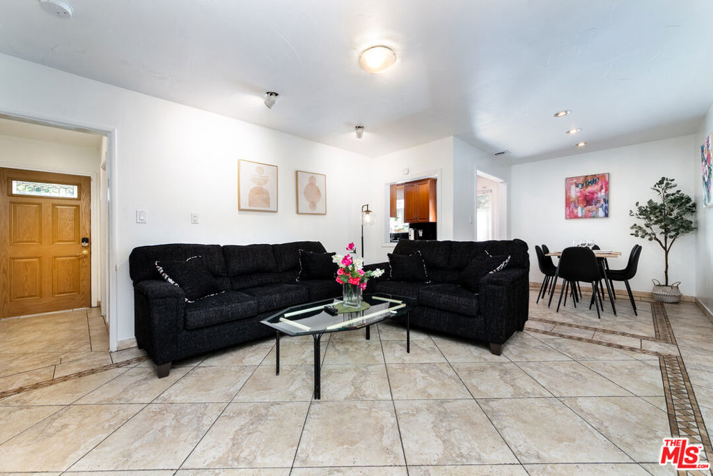 2511 Butler Avenue Los Angeles CA, 9006463711496398595120