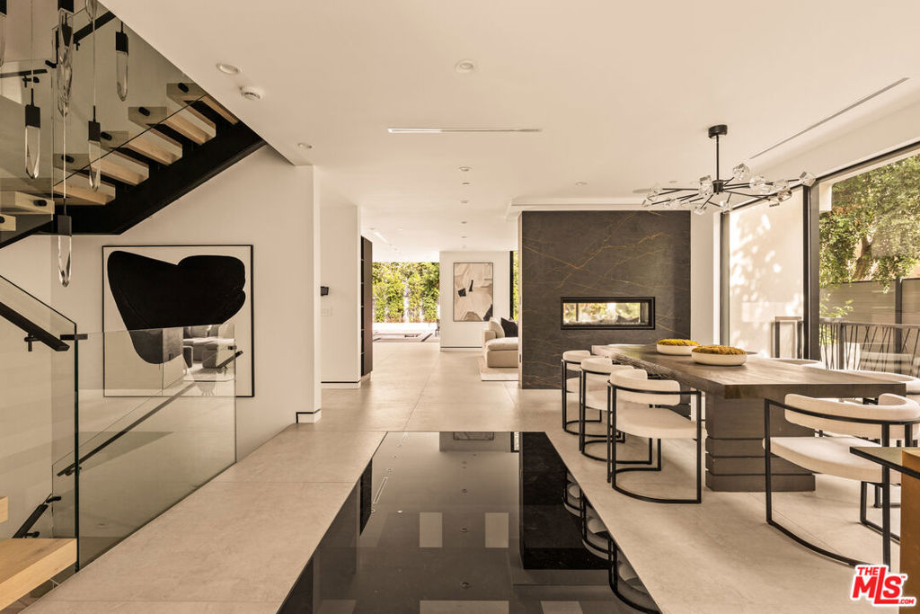 930 N La Jolla Avenue, West Hollywood CA, 9004663623388058627122