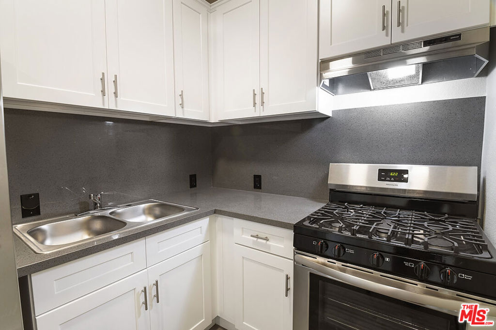 2180 Alcyona Drive, Los Angeles CA, 9006863632036988035122