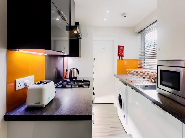 17 Carlton Road64196297243267123