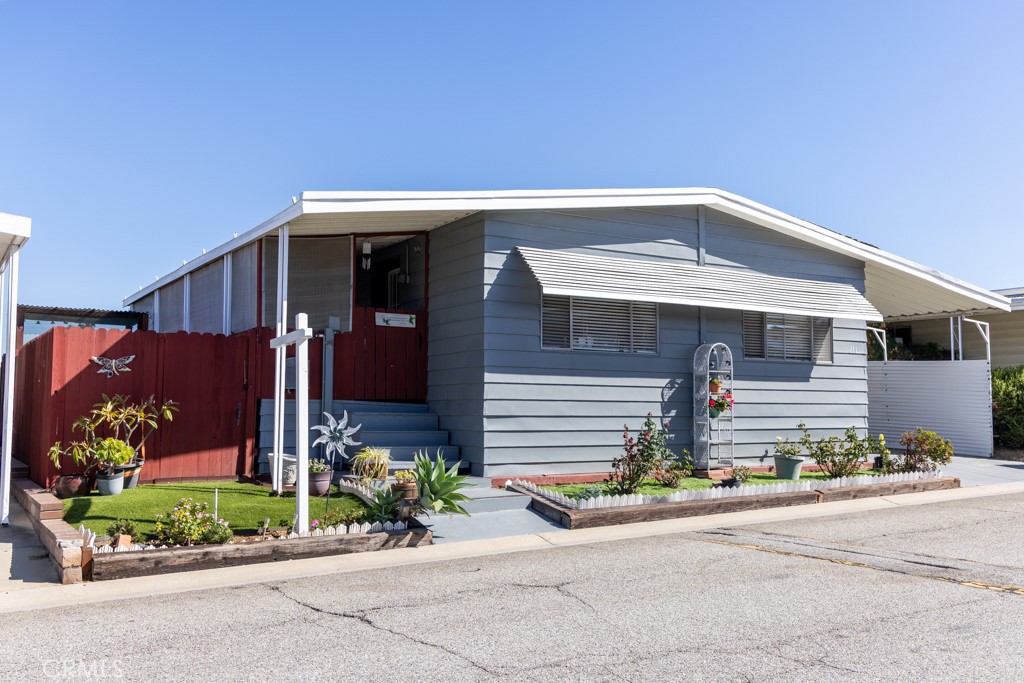 2601 E Victoria 211 Compton CA, 9022064092161190019120