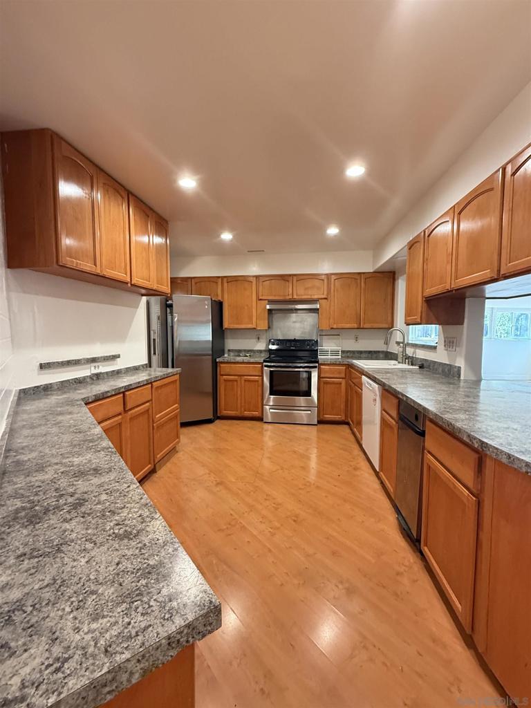 12118 Poway Poway CA, 9206464122336396801121