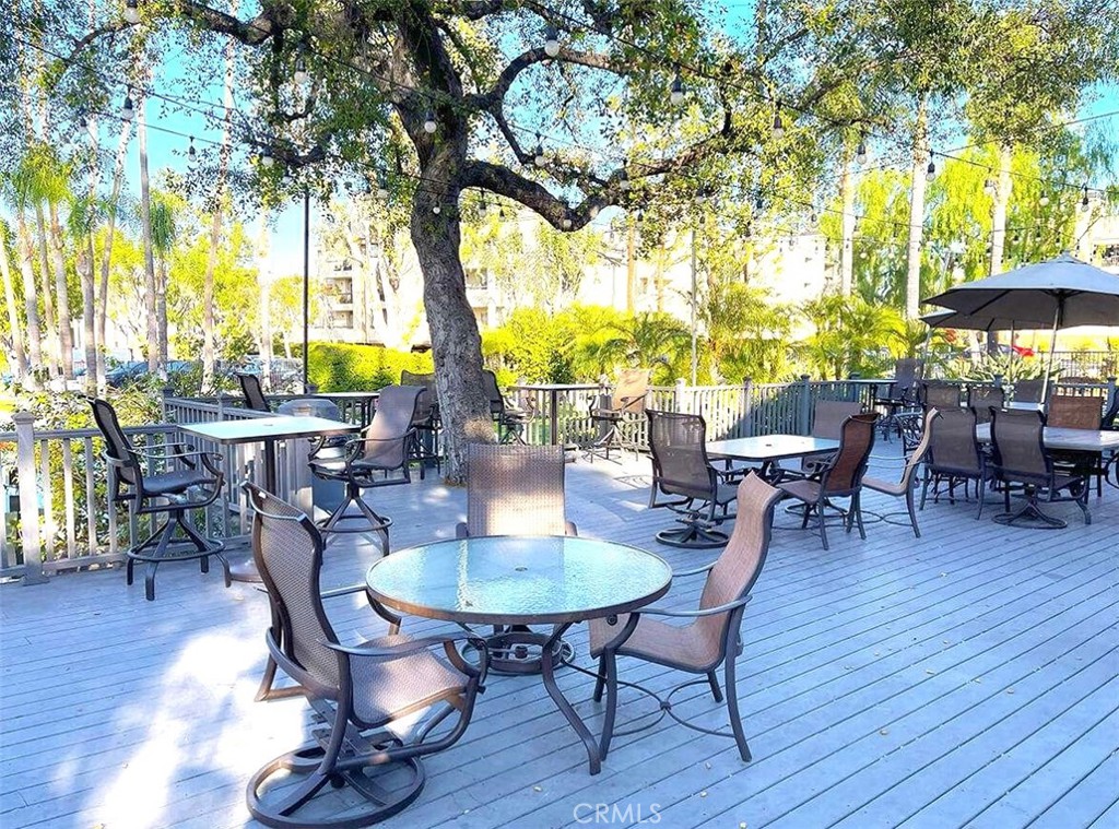 5525 Canoga Avenue 203, Woodland Hills CA, 9136763702699992961122
