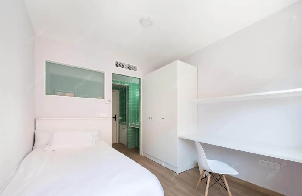 Encantador dormitorio individual con baño privado cerca de la estación de tren Getafe Centro