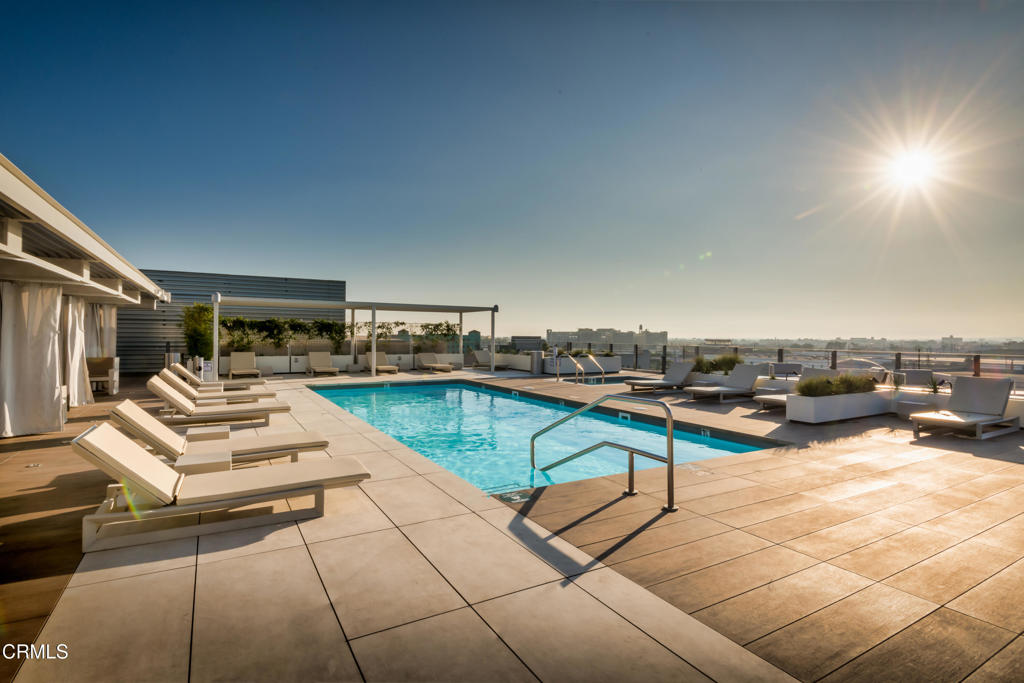 530 S Hewitt Street 322 Los Angeles CA, 9001364130167519233121