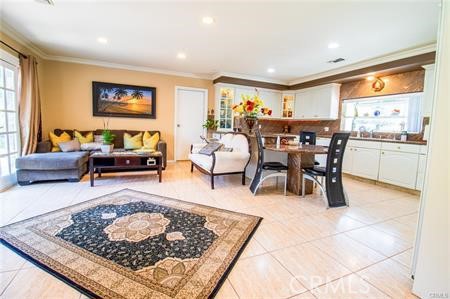 19821 Henshaw Street Woodland Hills CA, 9136463645344801155122