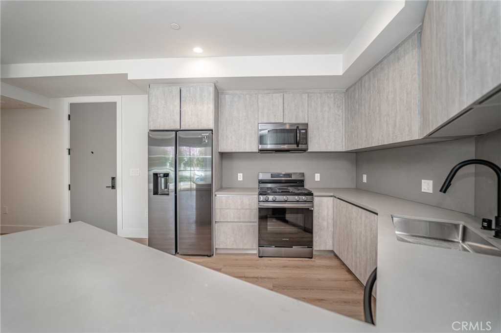 2828 London Street 307 Los Angeles CA, 9002664131021030146122