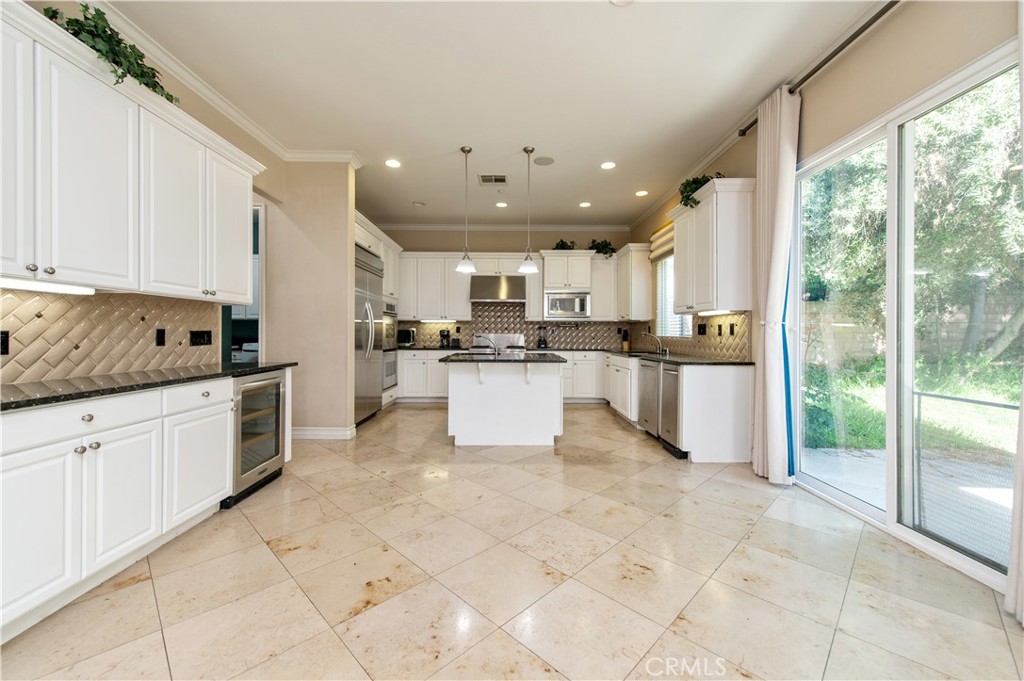 16483 Gala Avenue Fontana CA, 9233763626386204929122