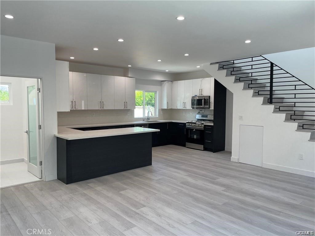 $3,300/mes 18403 Devonshire Street Northridge CA, 9132564064480855042122