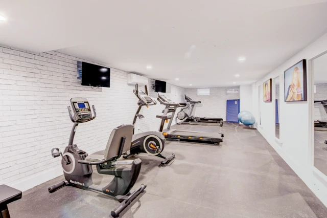 The Woodbine House63492140696705121