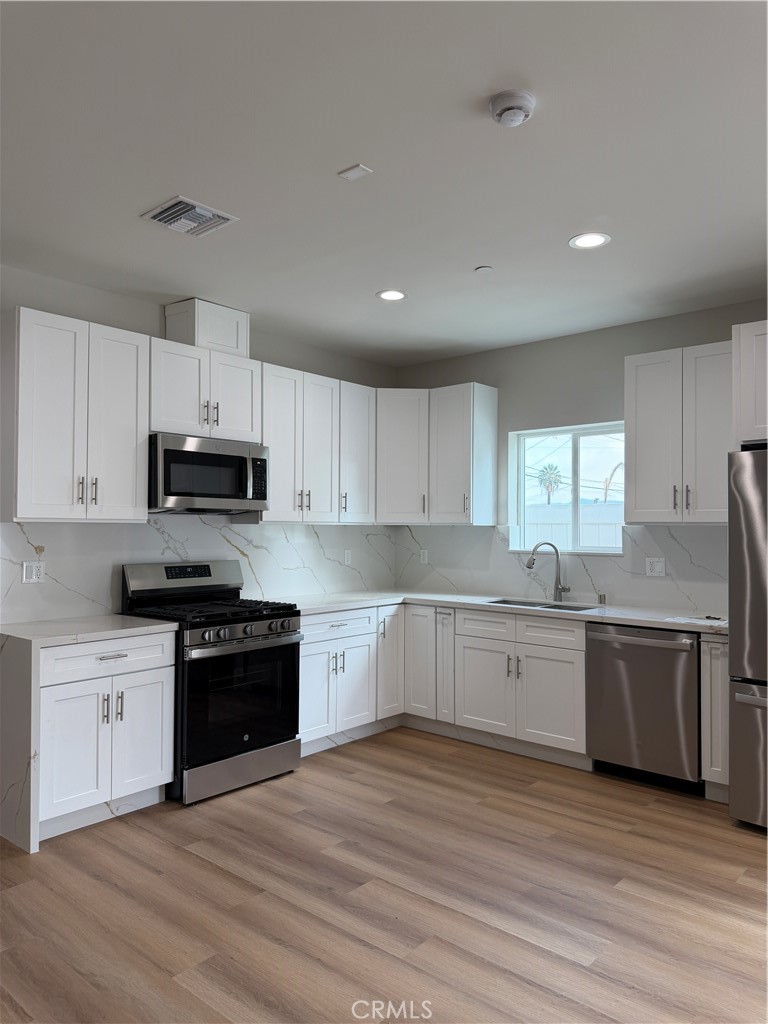 $5,500/mes 7330 Riverton Ave 1/2 Sun Valley CA, 9135264086697900930122