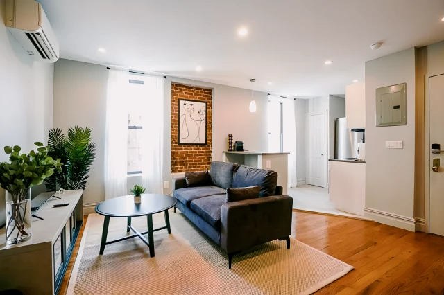 Upper West Side: #19963636841163393122