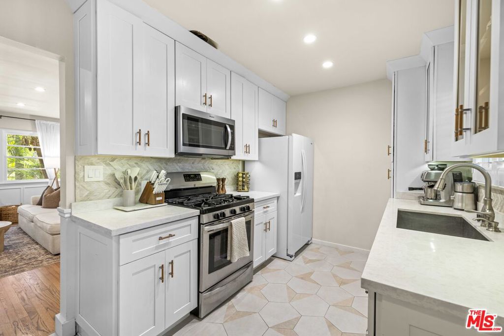 1325 Washington Avenue C Santa Monica CA, 9040364130243378051121