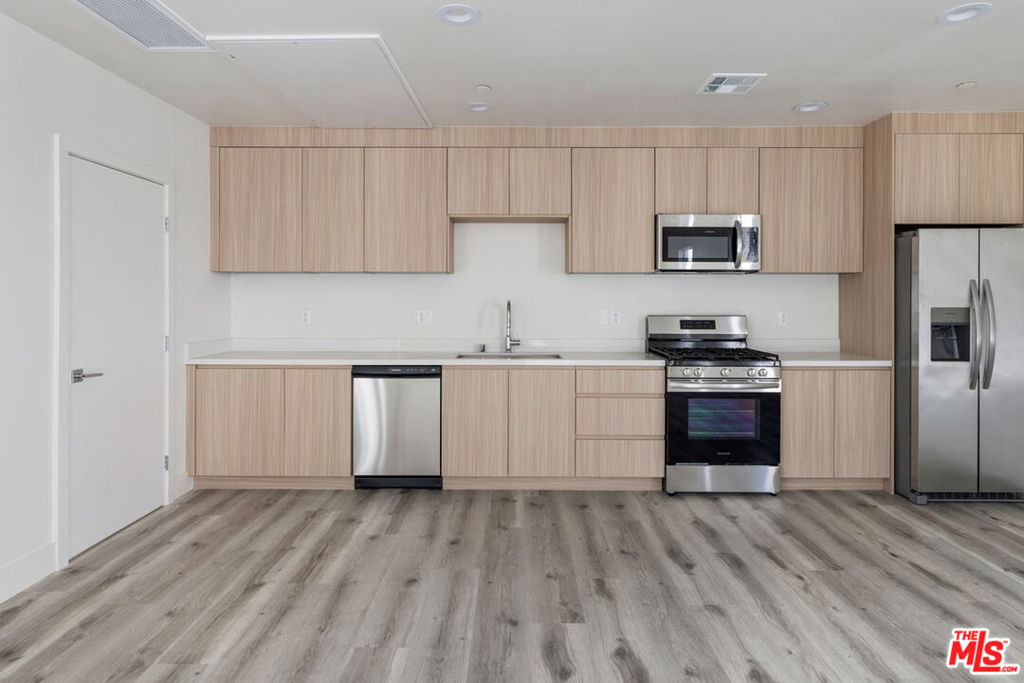 3212 3/4 Verdugo Road Los Angeles CA, 9006563868157288449121