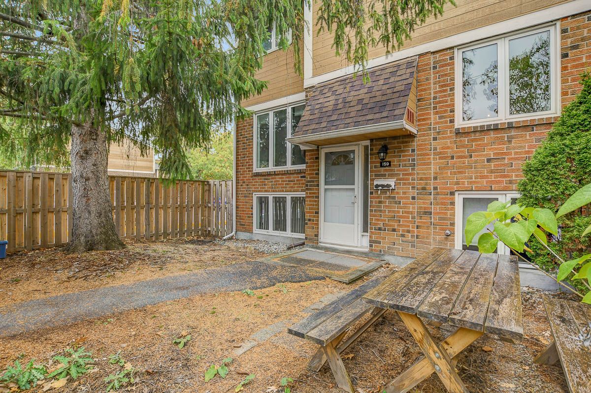 61 159 Salter Crescent