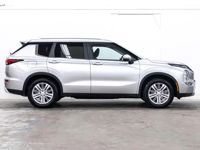 2024 Mitsubishi Outlander64064810757633121