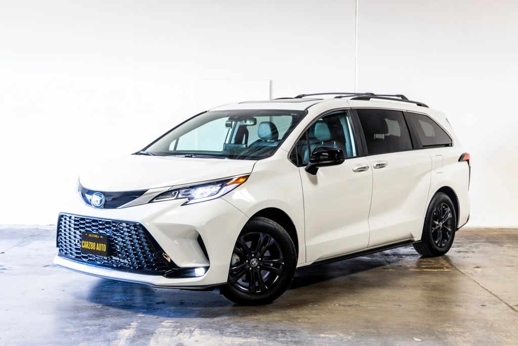 2024 TOYOTA SIENNA