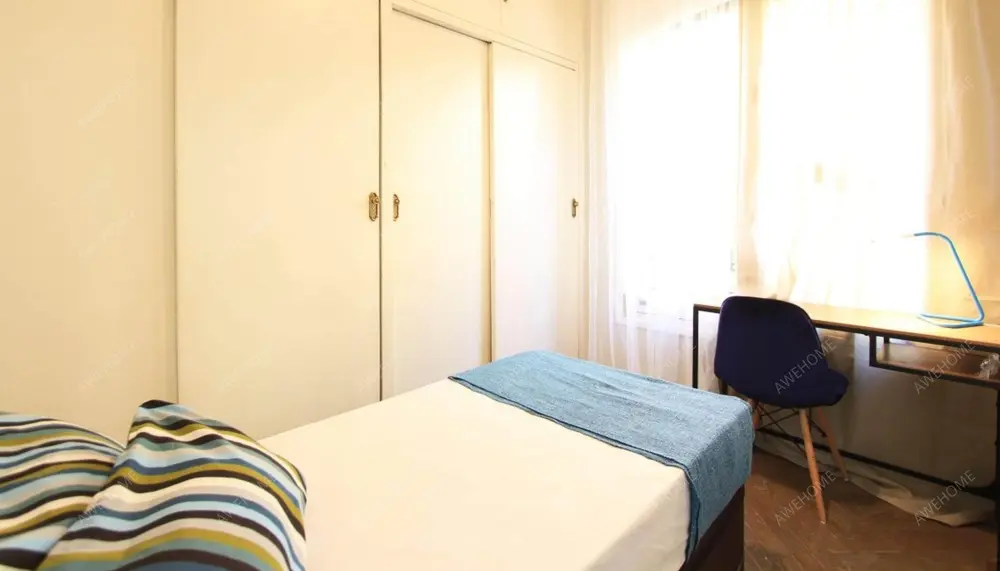 Single bedroom in Trafalgar