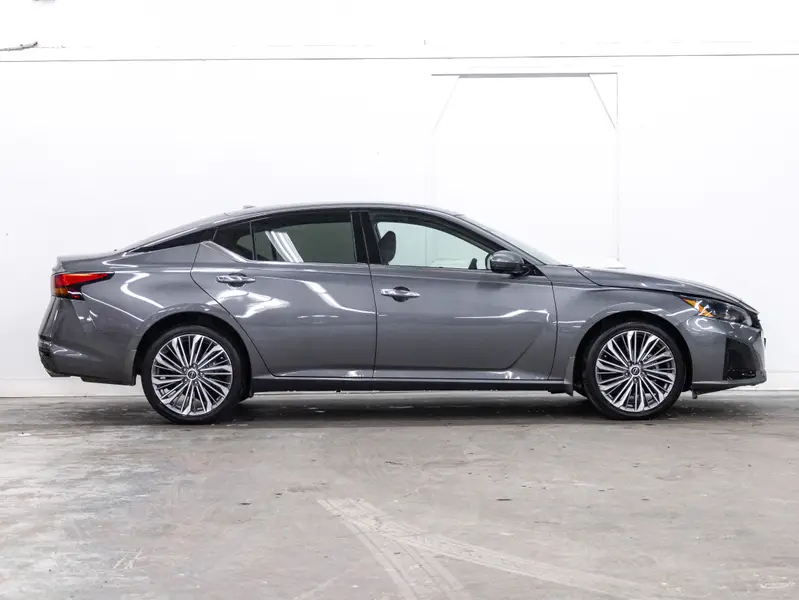 2024 Nissan Altima64754281738243121