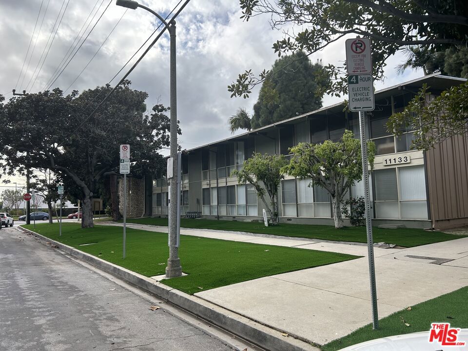 11131 Rose Boulevard 3 Los Angeles CA, 9003464113009849603121