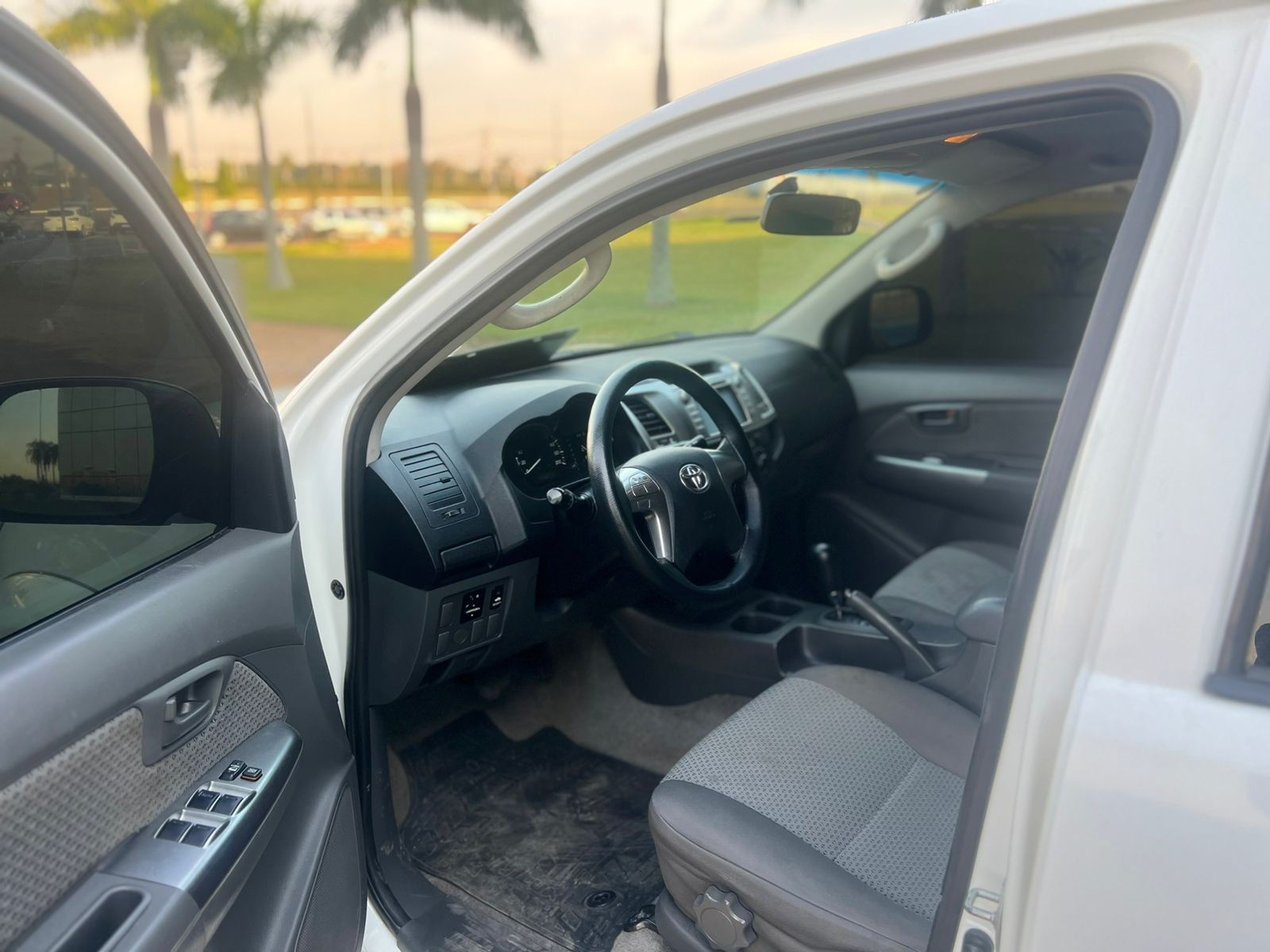 /en/city-ipameri/cate-hilux/hilux-cd-sr-4x2-2.7-16v%2F2.7-flex-aut.-2014%2F2015-brancacom-176001-km-6500340199718512/-9