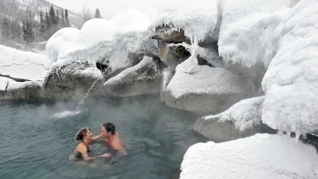<1 día> 【Excursión termal a las aguas termales Chena】Salida desde Fairbanks al mediodía: disfruta aguas termales minerales naturales, opcionalmente museo de esculturas de hielo con mundo de cuento/maridaje de vino de hielo (2 personas como grupo, duración total aprox. 7 horas)64108729949570120