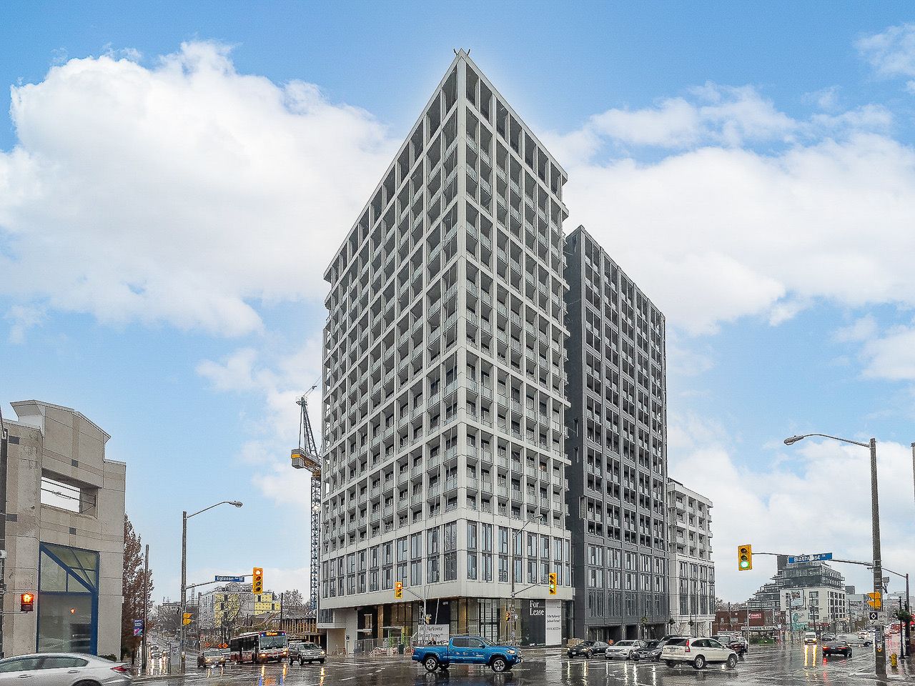 1019 2020 Bathurst Street