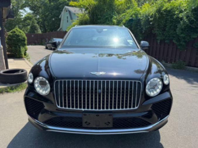 Utilidad deportiva V8 de 4 puertas, Bentley Bentayga EWB Azure 2023 de segunda mano63282513403907122