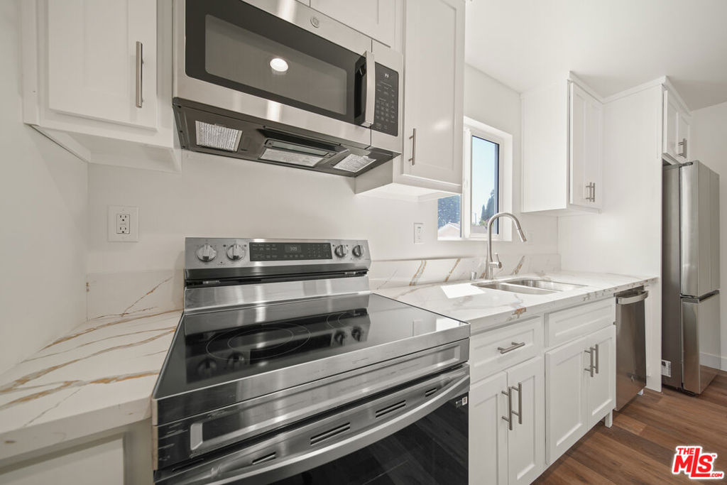 1055 N Wilton Place 1/2 Los Angeles CA, 9003864130194704769121