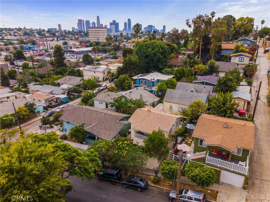 2210 Scott Avenue, Los Angeles CA, 9002664122158827521120