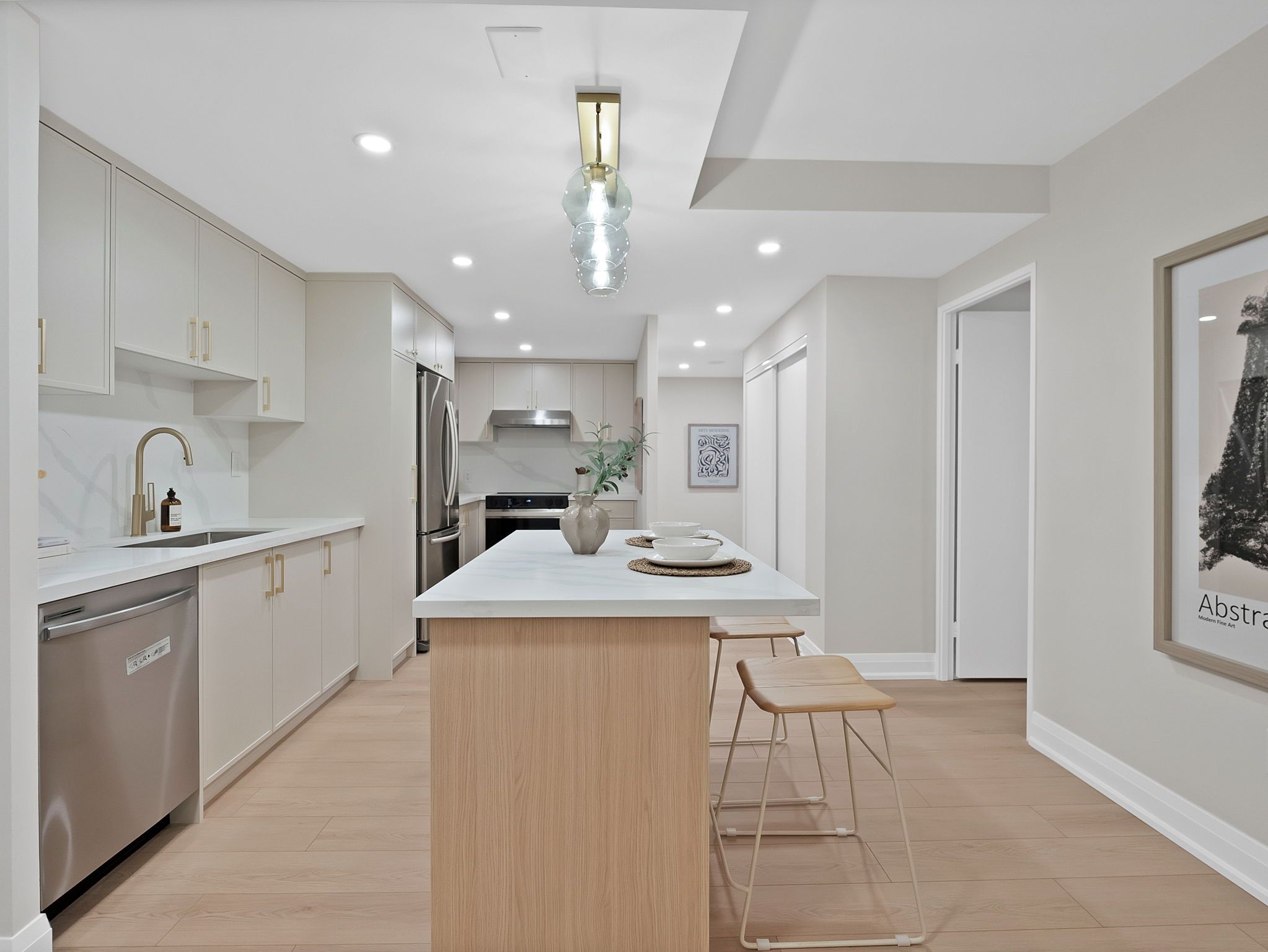 704 820 Burnhamthorpe Road