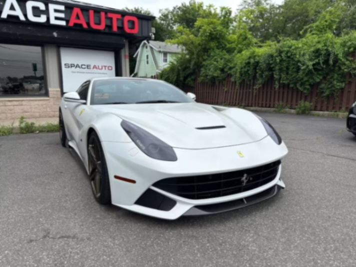 2014 Ferrari F12berlinetta Coupé 2D de segunda mano63282649777921121