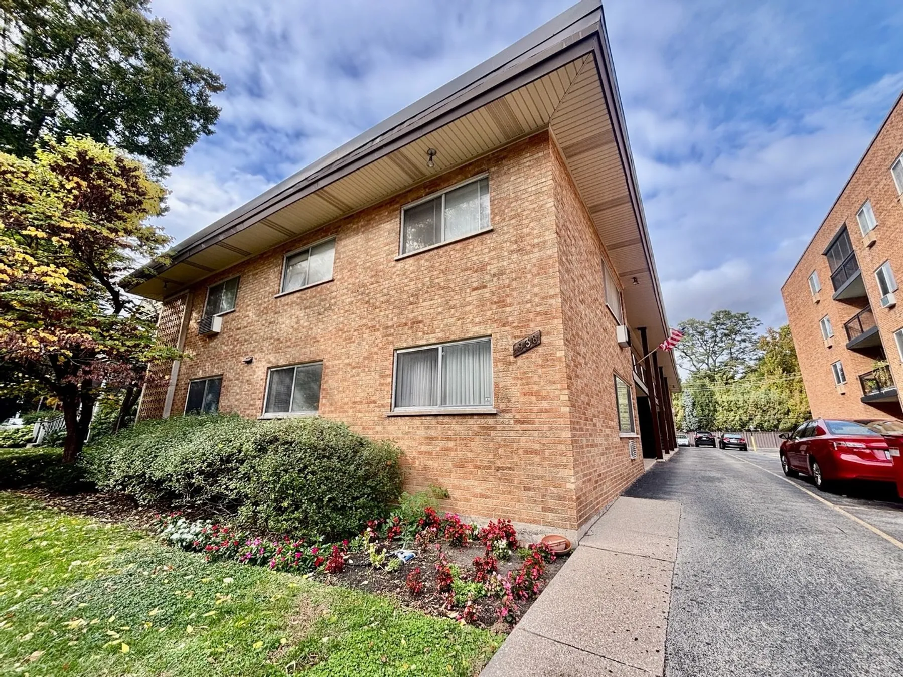 938 Ontario Street, 11