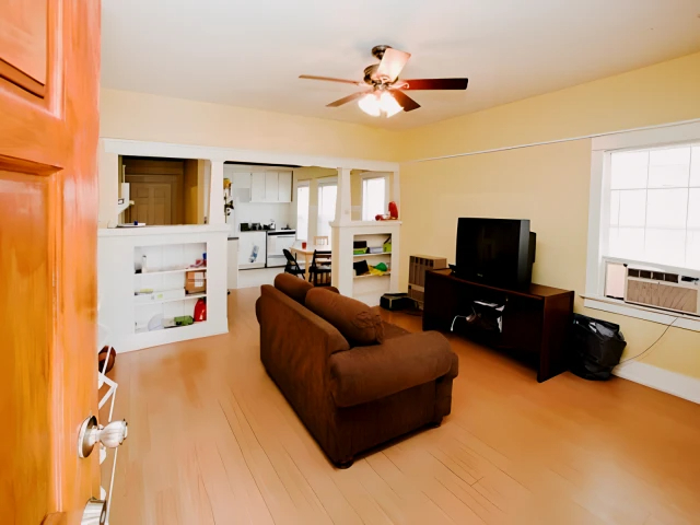 1253 W. 36th Pl.63582297656577121