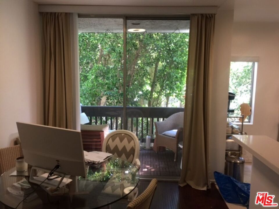 11730 W Sunset Boulevard Los Angeles CA, 9004964088465995650121