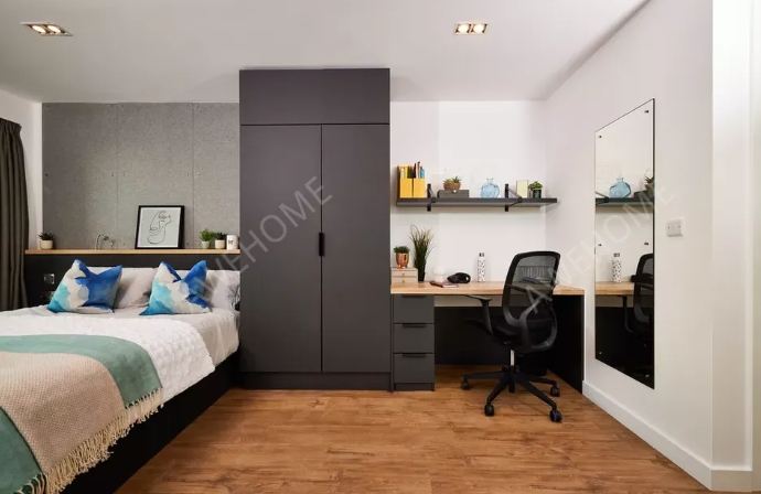 Lewisham Exchange - Deluxe64275563770499122