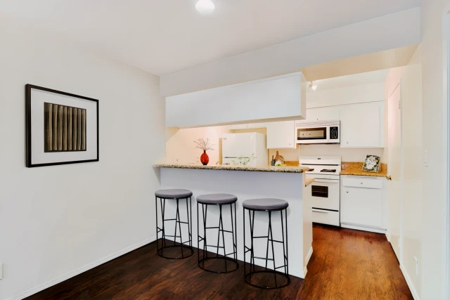 Manning Avenue63590691884673120