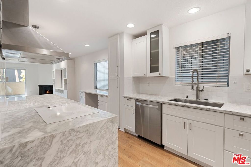 1010 Hammond Street 204 West Hollywood CA, 9006964134826156033120