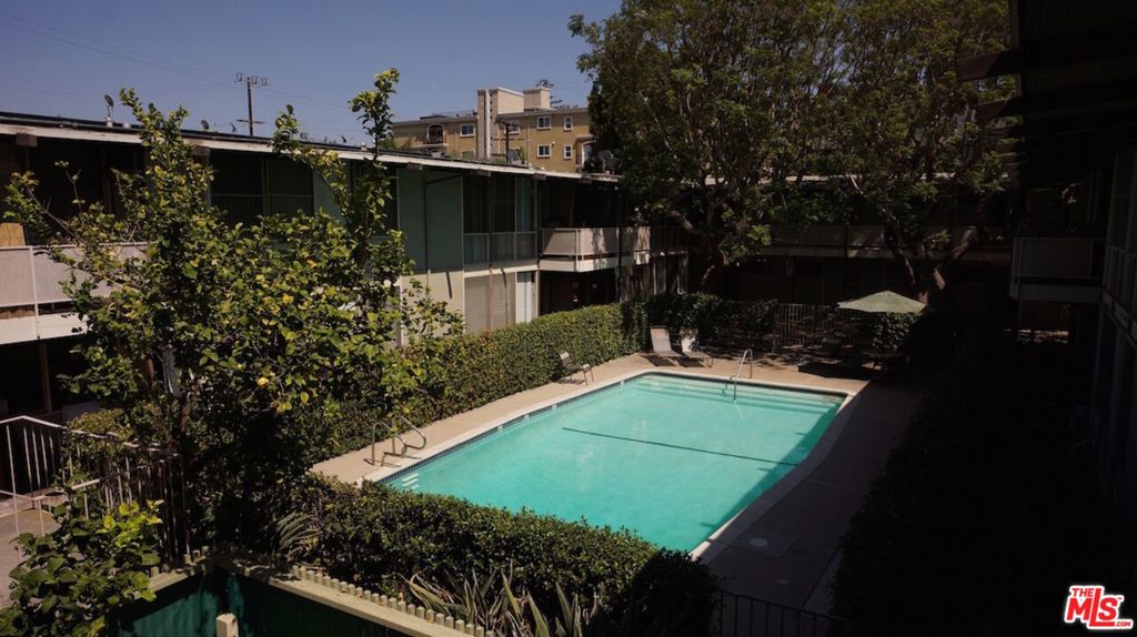 11131 ROSE Avenue 5 Los Angeles CA, 9003464133828233475120