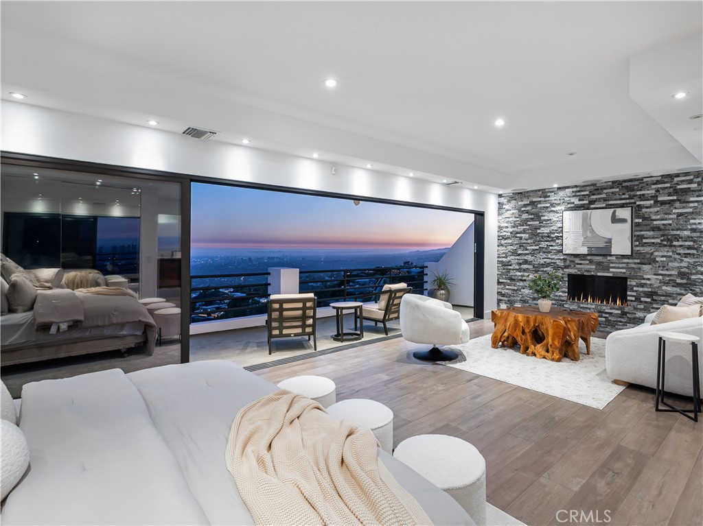 2287 Sunset Plaza Drive Los Angeles CA, 9006963645445696003122
