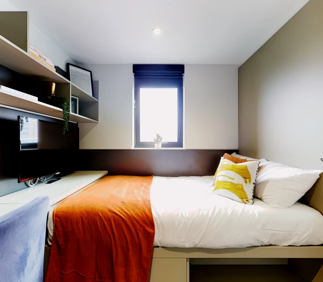 Lit Ealing Residence64088785836545128