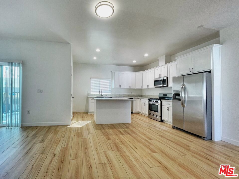 246 N Catalina Street 4 Los Angeles CA, 9000464101361639298121
