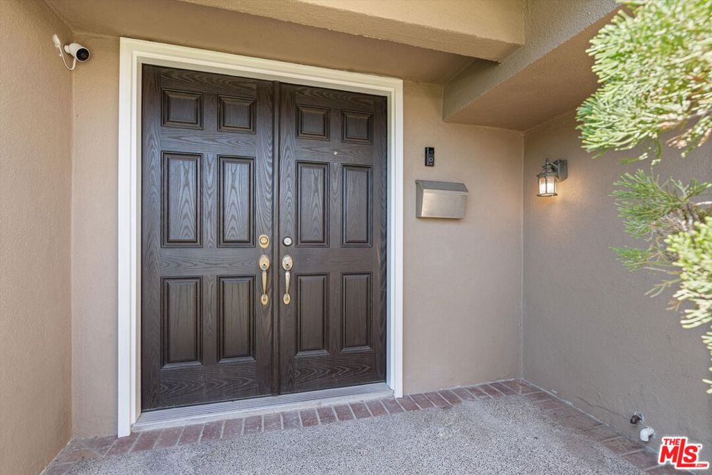 6331 Geyser Avenue, Tarzana CA, 9133564066201161475122