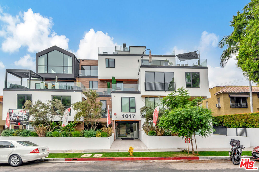 1017 N Croft Ave PH1 Los Angeles CA, 9006964101073725699120