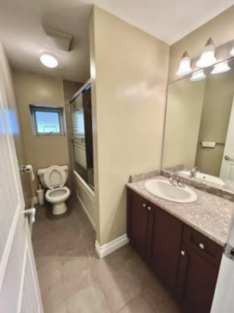Burnaby Garden Village (Near Metrotown) – 2 Bed 1 Bath Suite for Rent63433418233857122