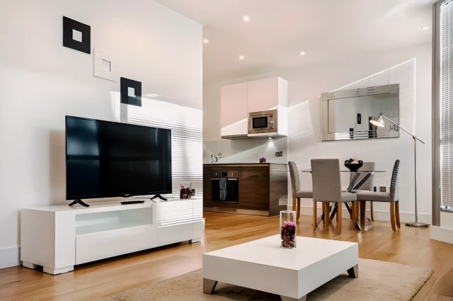 Heathrow Lodges64100633044483123