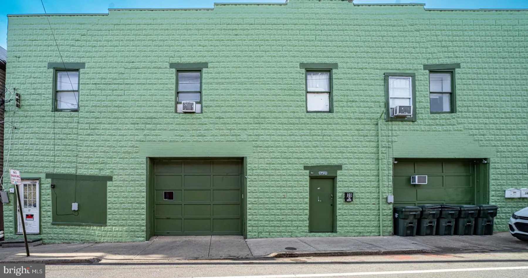 39C 39c N Mulberry St