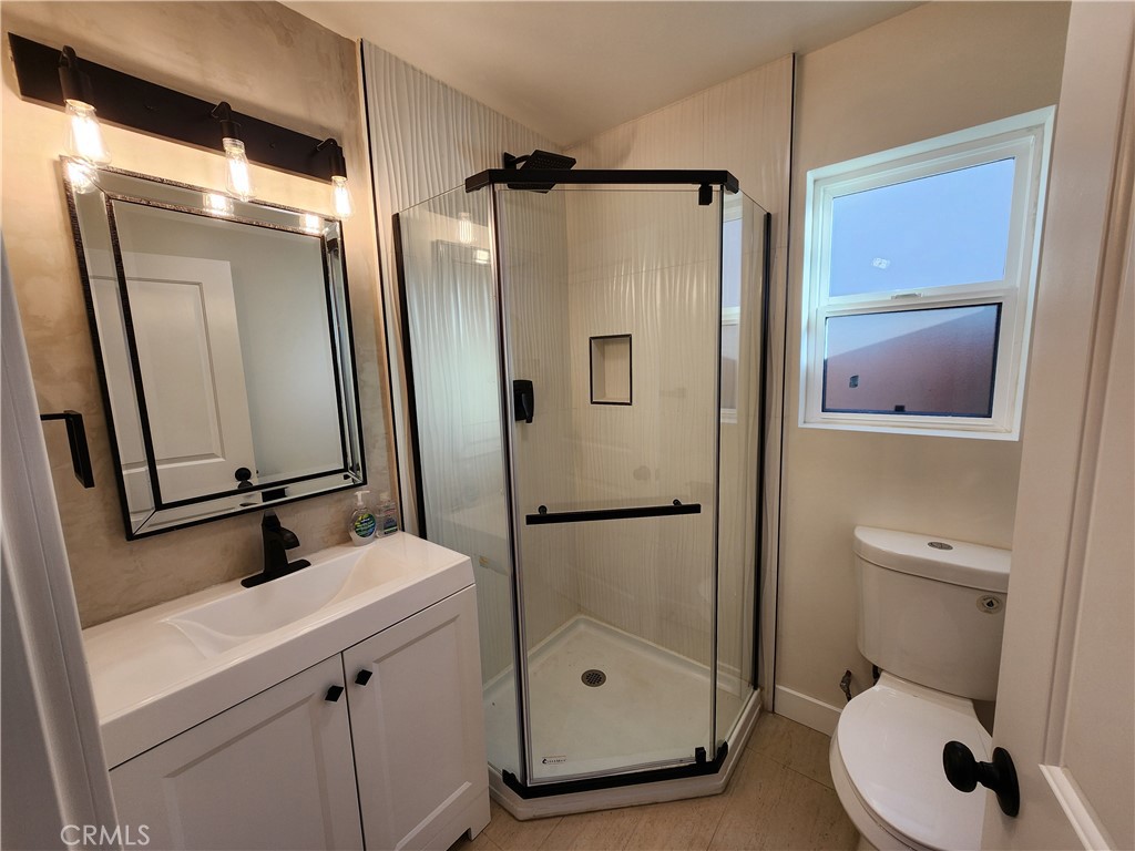 $3,900/mes 18252 SATICOY Street Reseda CA, 9133564086618229378120