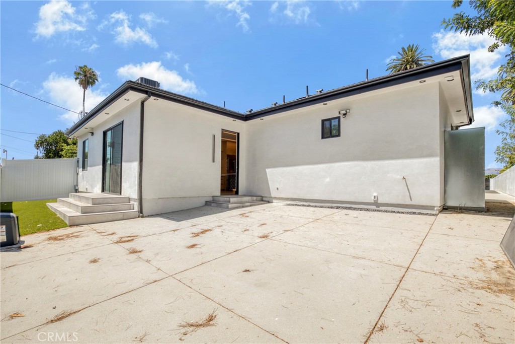 20520 Sherman Way Winnetka CA, 9130663679439796737120