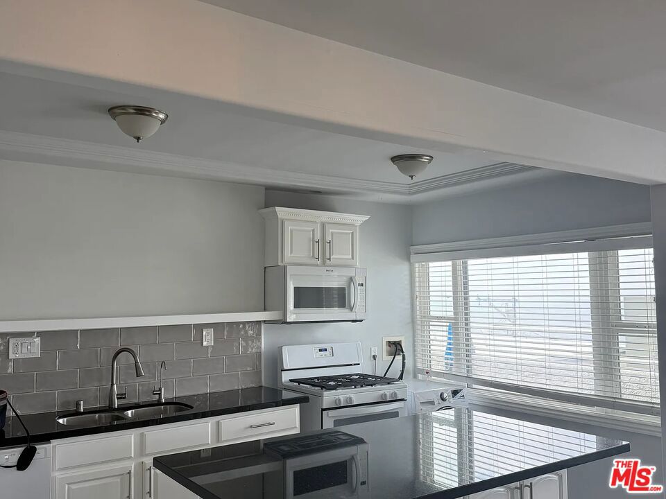230 40th Street A Manhattan Beach CA, 9026664086819416707121